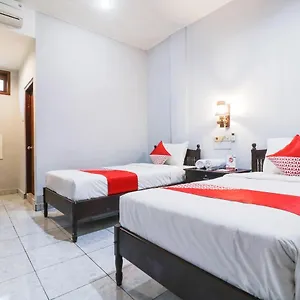 Oyo 2411 Taman Mekar 2 Hotel Kuta Lombok